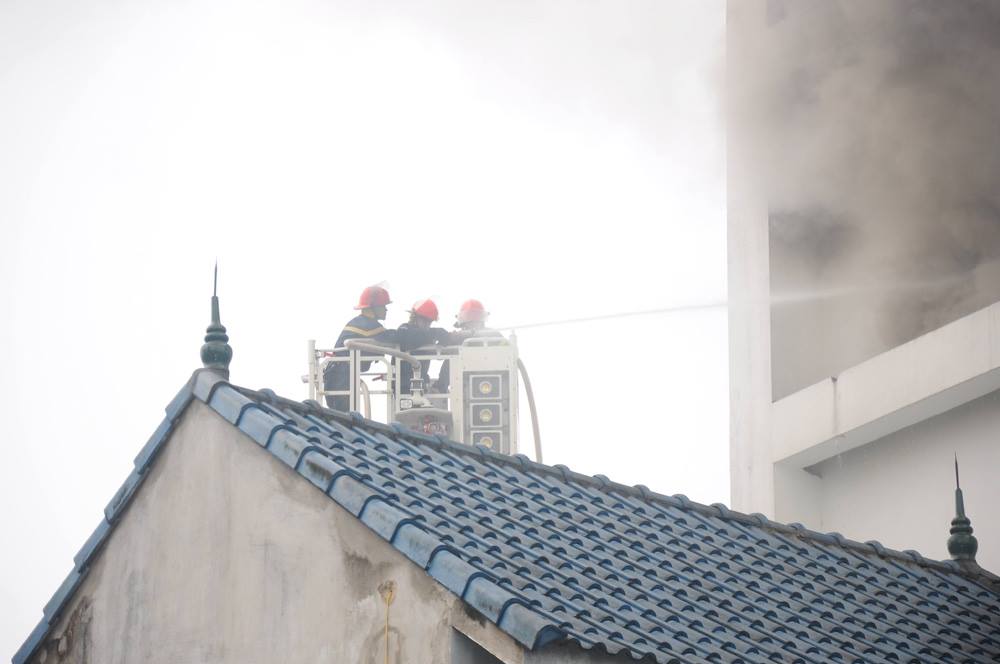 Cháy lớn quán karaoke tại Hà Tĩnh